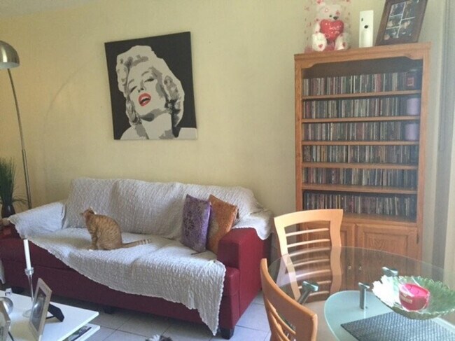 Building Photo - 1715 NE Miami Gardens Dr