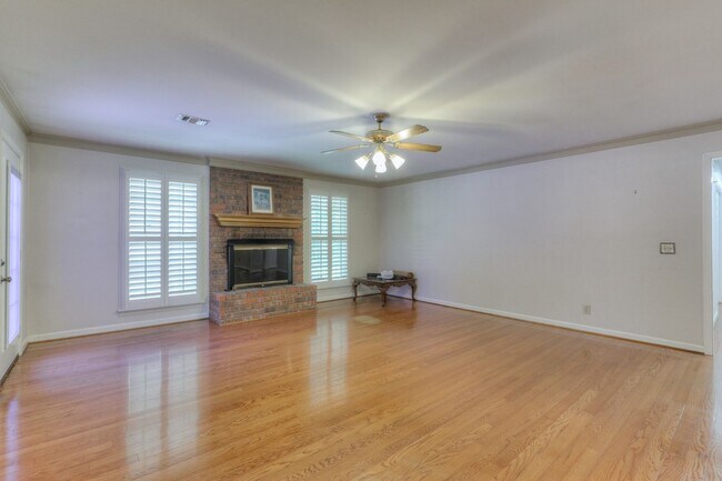 Building Photo - 2303 Friendship Dr
