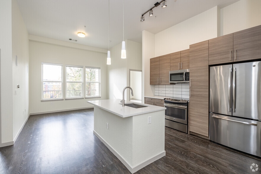 2BR, 2BA - 1,221SF - Kitchen - Viceroy Observatory Park