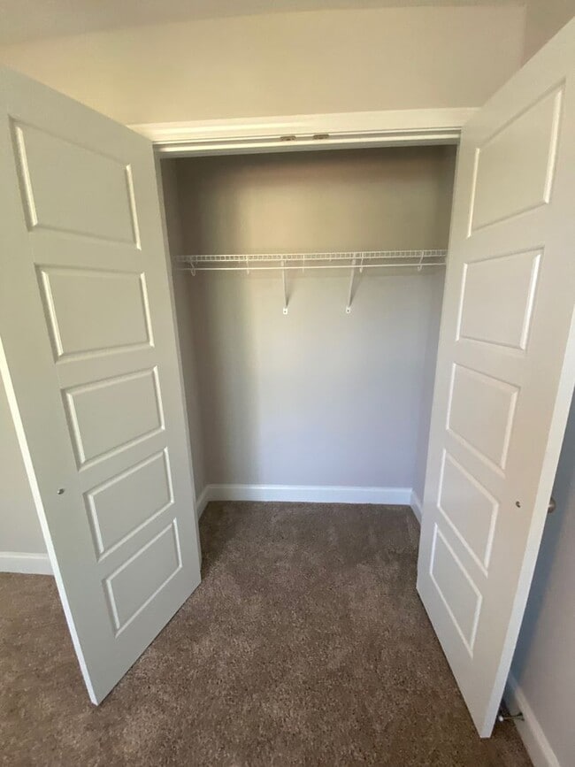 Building Photo - Move in with credit approval