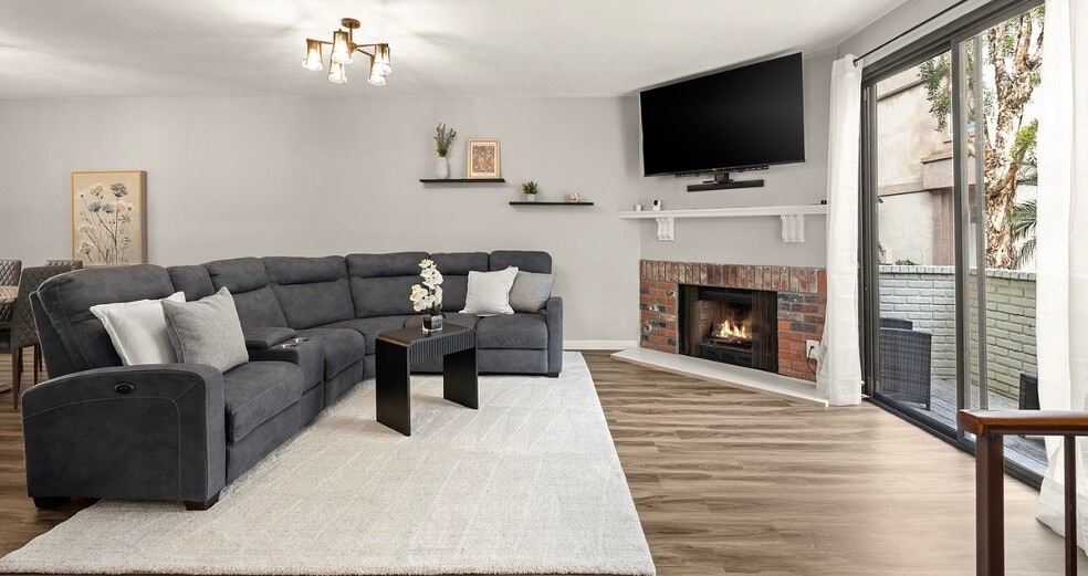 Building Photo - 6540 Hayvenhurst Ave