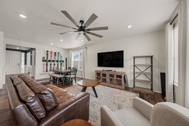 Building Photo - Beautiful spacious four bedroom house!