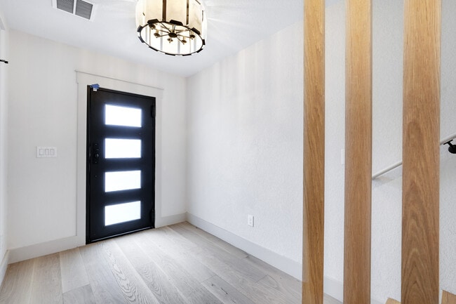 Building Photo - 218 Pinckney St