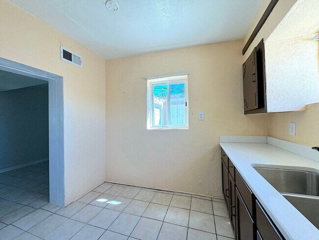 Building Photo - 2525 Idalia Ave