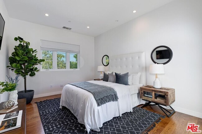 Building Photo - 9767 Monte Mar Dr