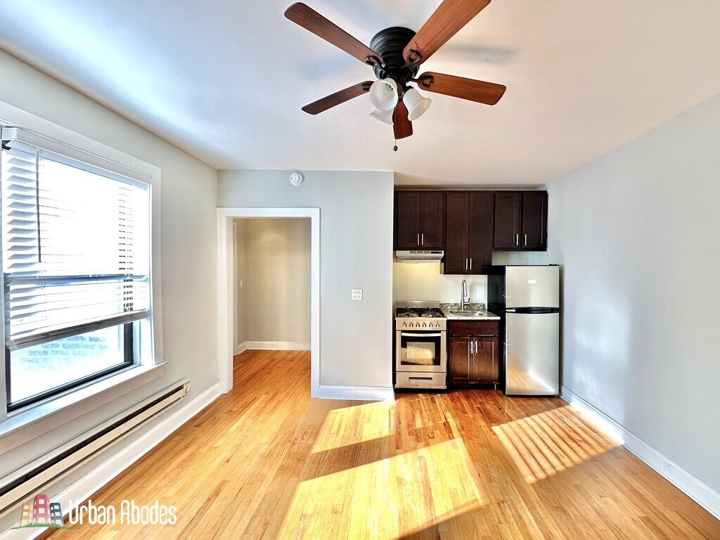 Building Photo - 623 W Patterson Ave