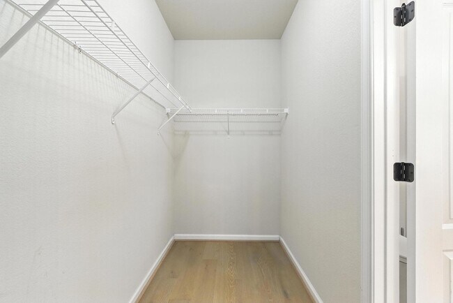 Building Photo - 522 Knolls Dr