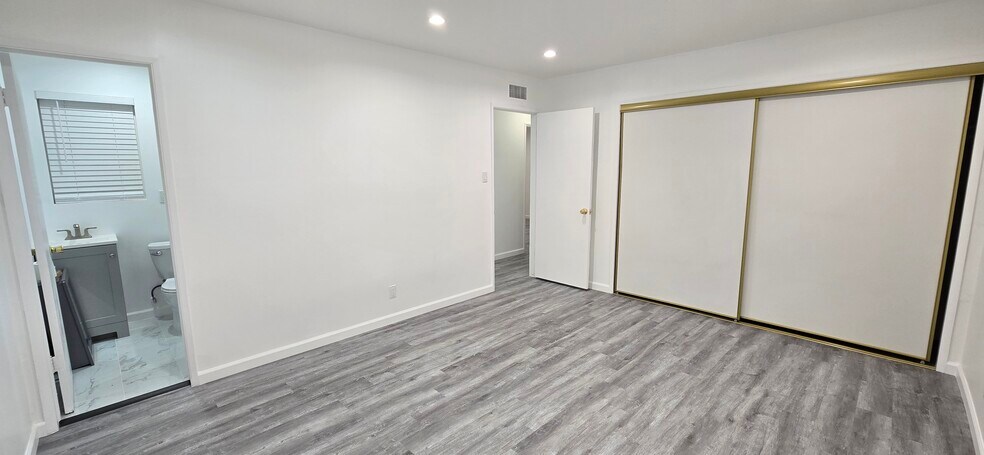 Building Photo - 15707 Ludlow St
