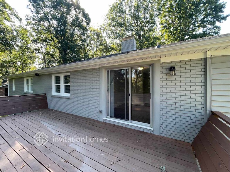 Building Photo - 1108 Dogwood Park