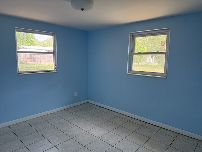 Building Photo - 1110 NW 17th Ave