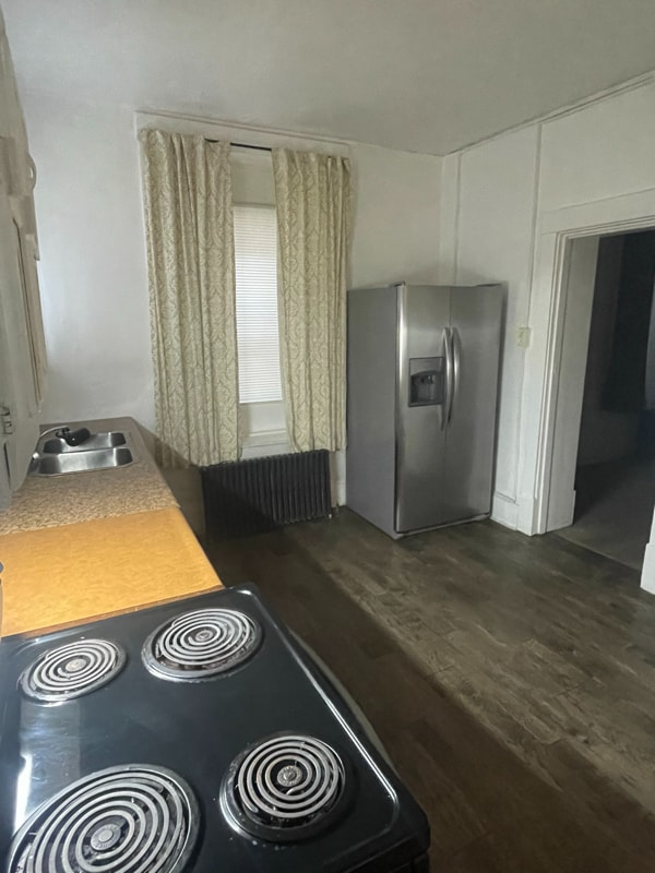 Building Photo - 326 Main St