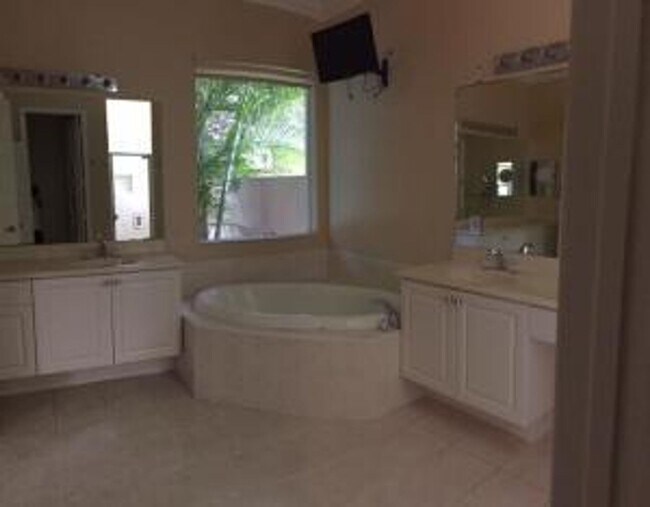 Building Photo - 11181 Osprey Isles Blvd