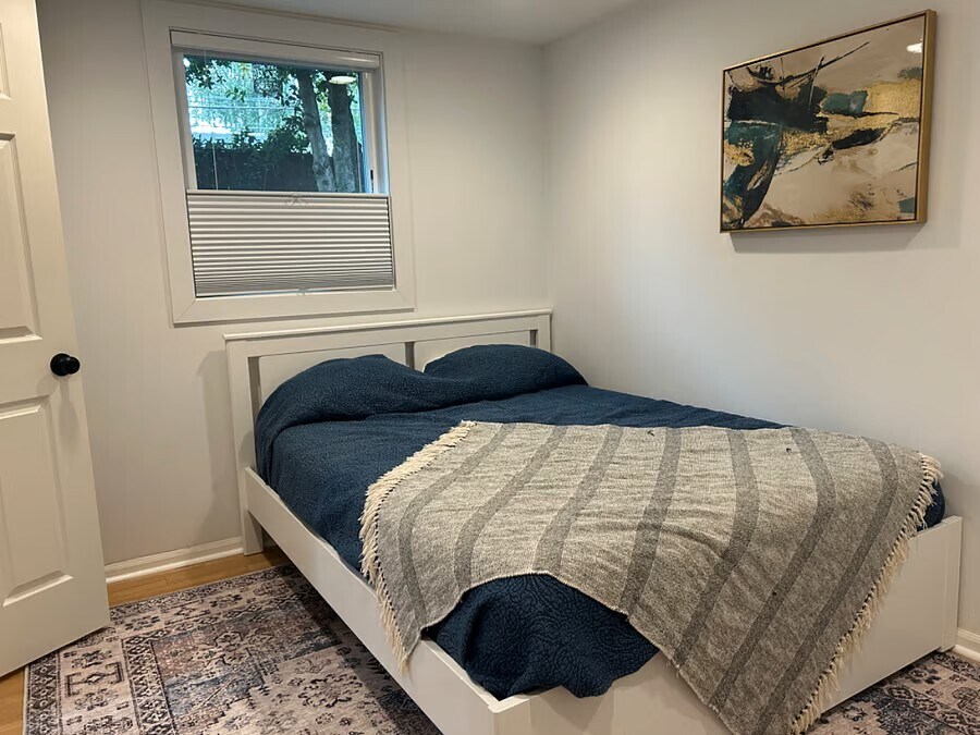 Building Photo - 632 NE Russell St