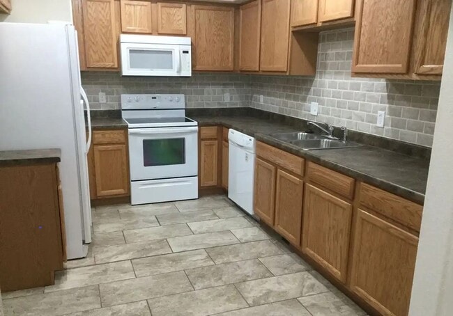Building Photo - House For Lease