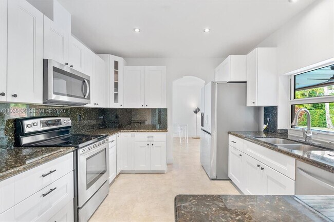 Building Photo - 7421 SW 145th Terrace