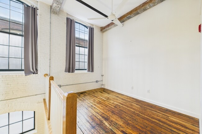 Building Photo - 28 Bayley St