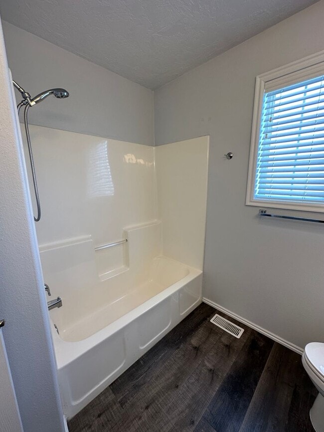 Building Photo - THIS IS A LEASE TAKEOVER, PLEASE CONTACT THE CURRENT TENANT, TANNER @ 801-688-4161 - Cute 3 Bed 1...