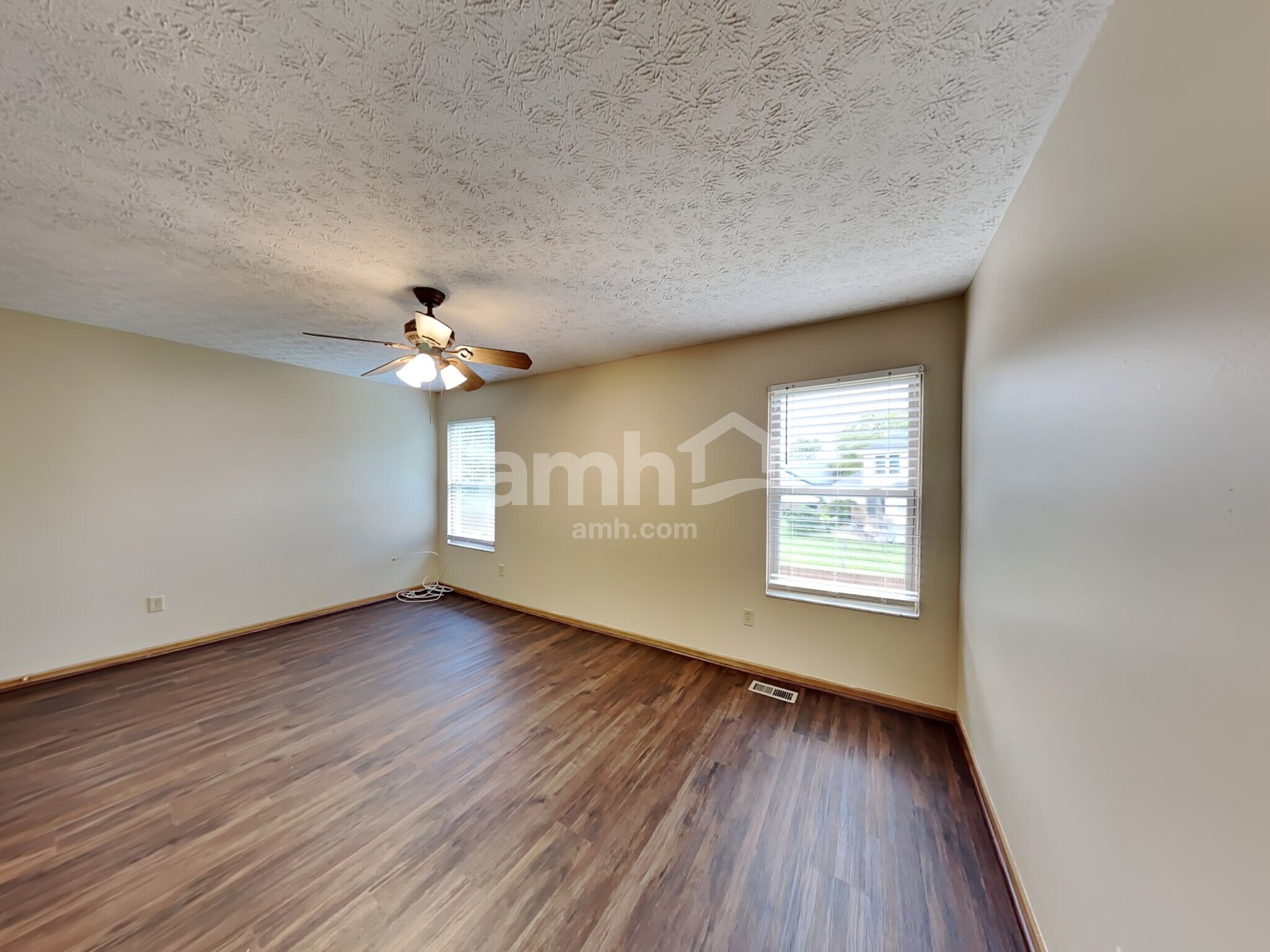 Building Photo - 8438 Lucerne Dr
