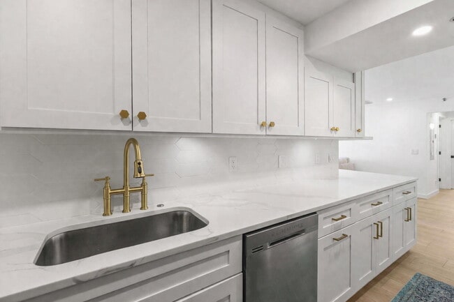 Building Photo - 4505 S Ocean Blvd