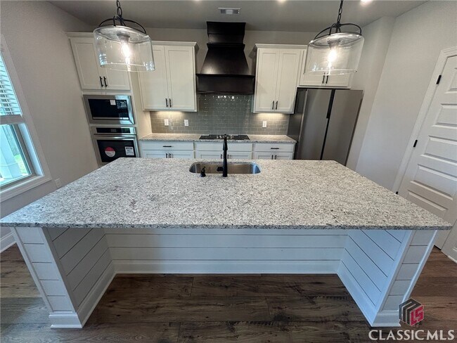 Building Photo - 305 Ridge Pointe Drive