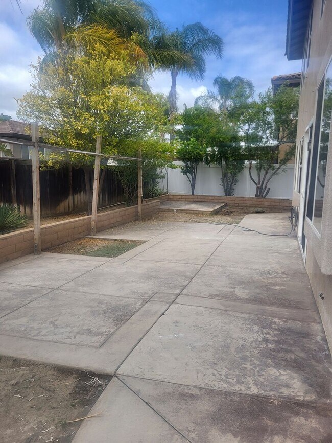 Building Photo - Wonderful Paseo Del Sol Home - 5+ Bedroom ...