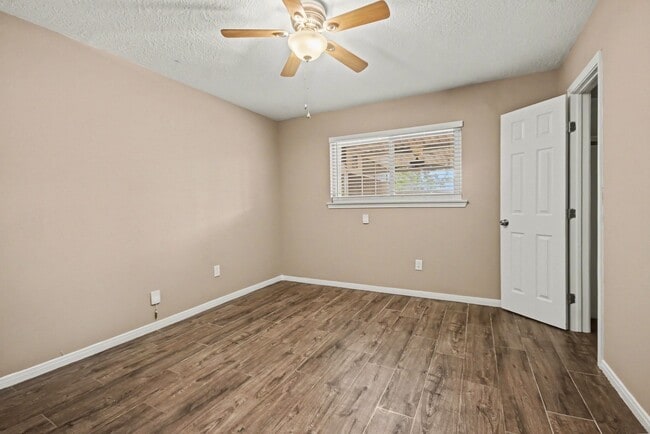 Building Photo - 16807 David Glen Dr