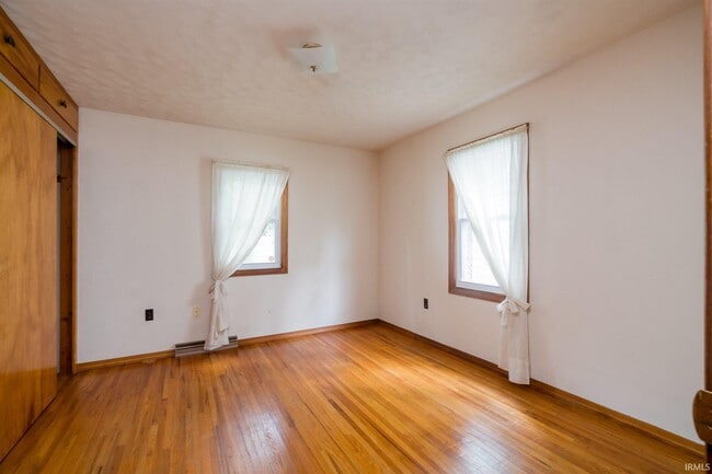 Building Photo - 3117 Oswego Ave