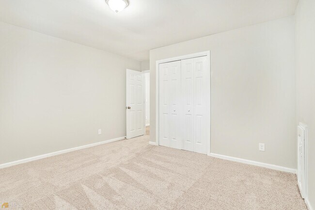 Building Photo - 1041 Avon Breeze Ct