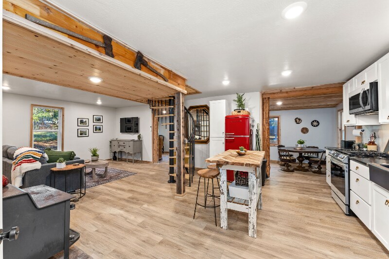 Building Photo - 13989 ID-97