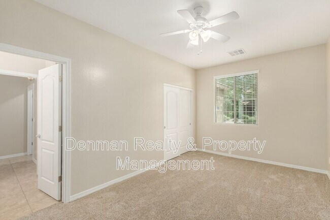 Building Photo - 1154 W Stephanie Ln