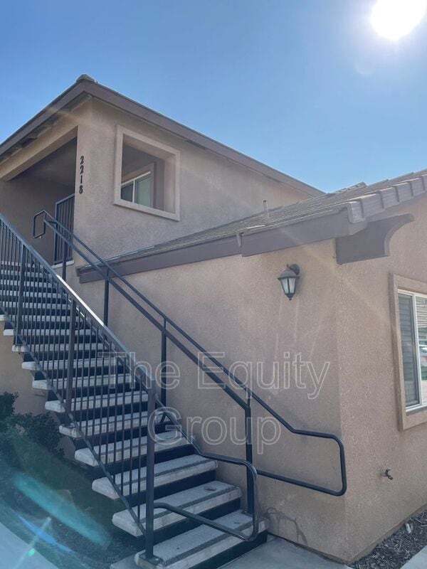 Building Photo - 2218 W Lark Ave