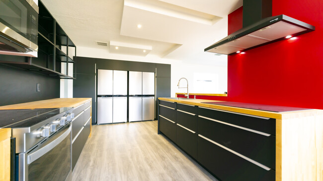 Building Photo - 321 Cornell Dr