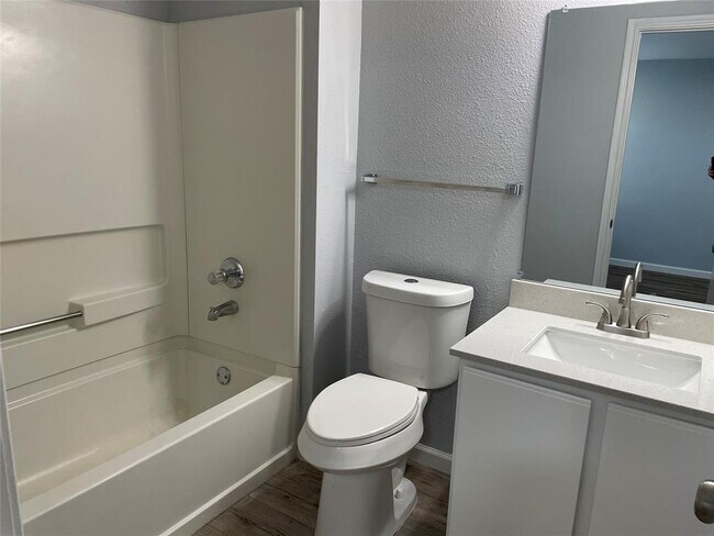 Building Photo - 2911 Donnell Dr