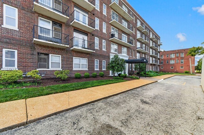 Building Photo - 5630 Pershing Ave