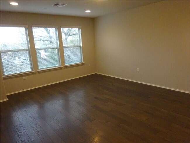 Building Photo - 9405 Tanager Way