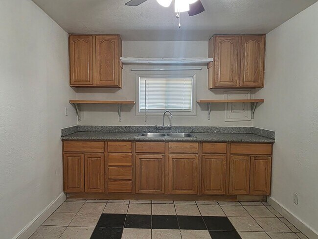 Building Photo - 2050 Branstetter Ln