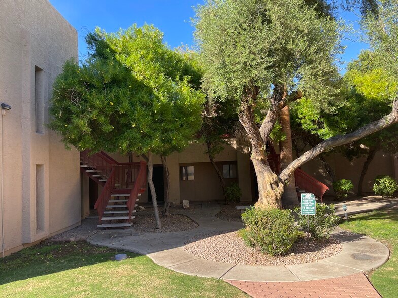 Building Photo - 3131 W Cochise Dr