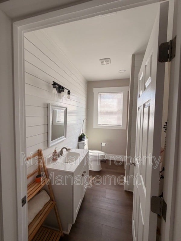 Building Photo - 112 Elm St