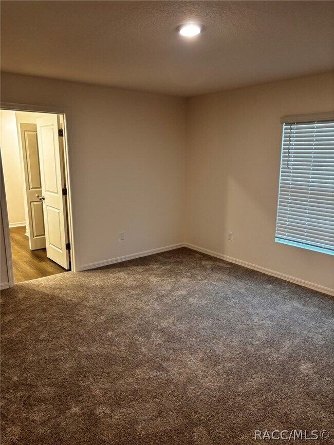 Building Photo - 2845 W Gardenia Dr