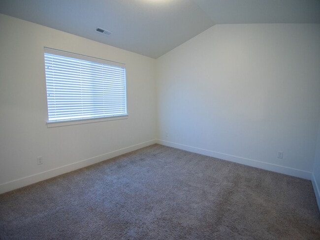 Building Photo - Beautiful 2-Story Premier Townhome w/Attached 2-Car Garage and Unfinished Basement in Herriman