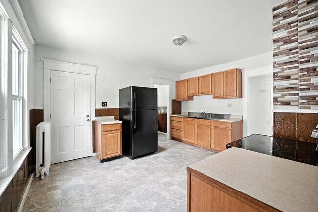 Building Photo - 124-126-126 Woodside Terrace