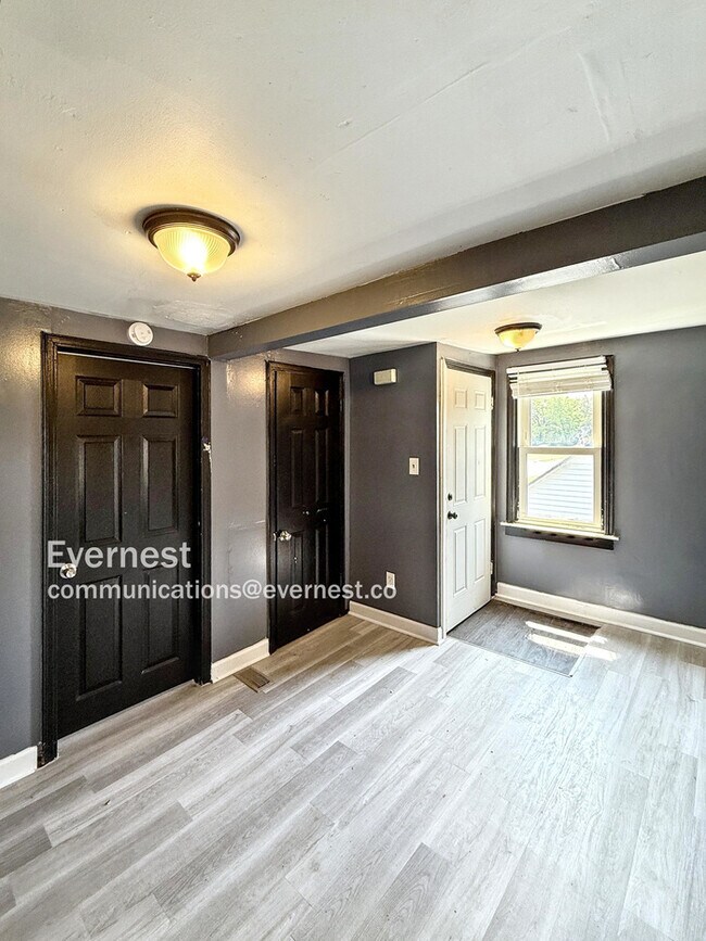 Building Photo - 21251 Westview Ave