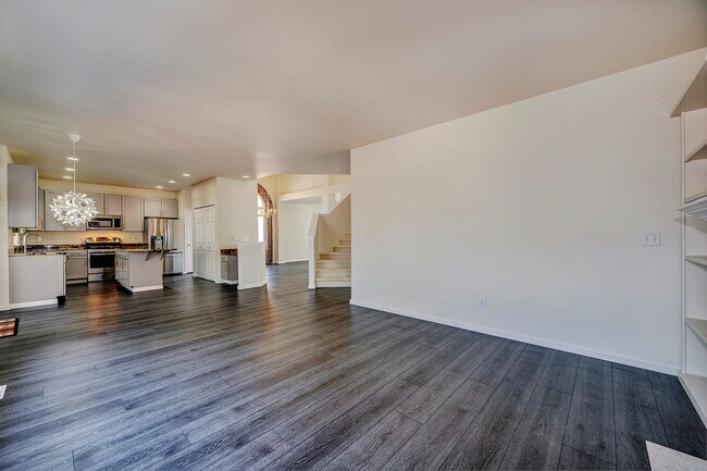 Building Photo - Mountlake Terrace Two Story Home