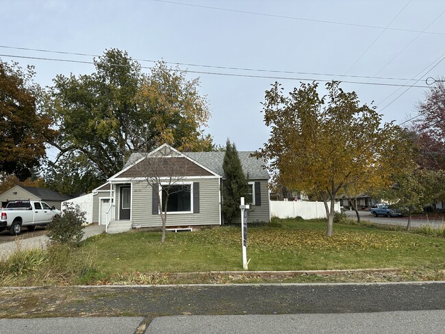 Building Photo - 10421 E Springfield Ave