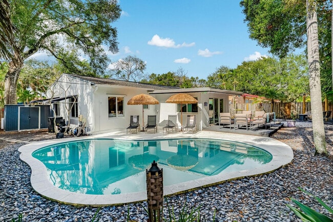 Building Photo - 1516 SW 8th Ave