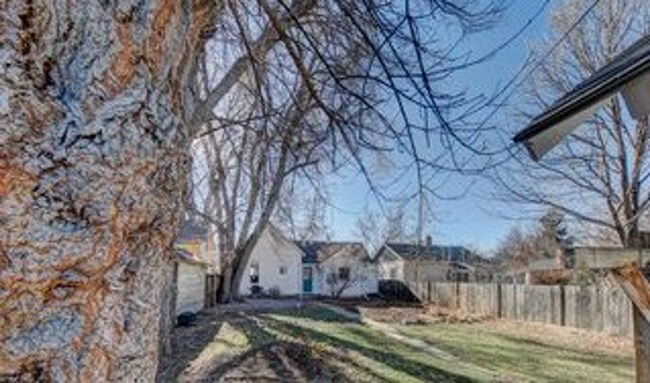 Building Photo - Stunning Duplex in Historic Old Town