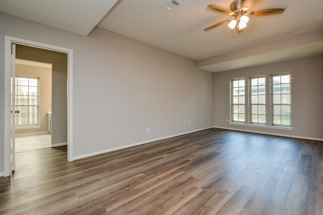 Building Photo - 10302 Tablerock Dr