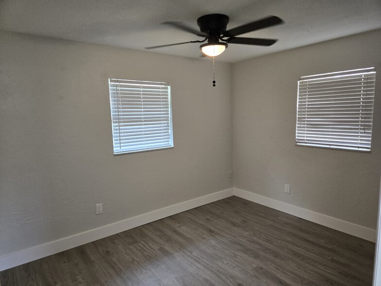 Building Photo - 266 Diamond St