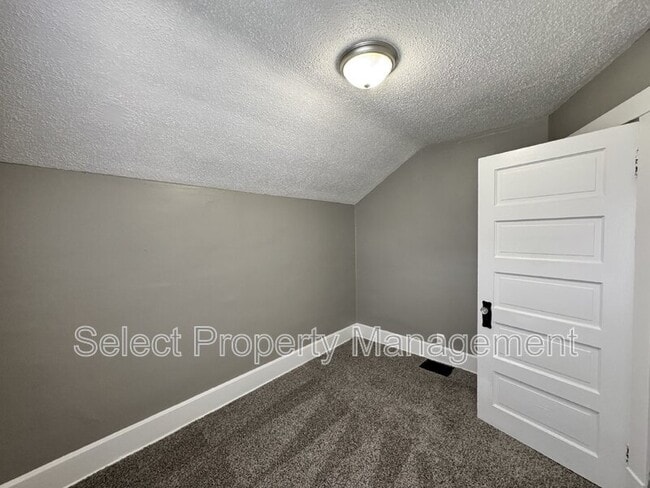 Building Photo - 454 Kinnaird Ave