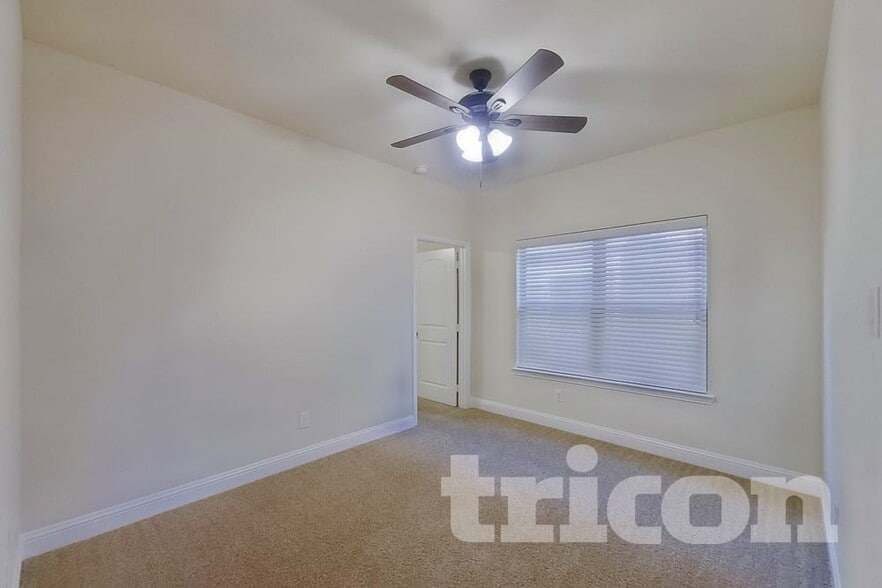 Building Photo - 208 Melody Wy